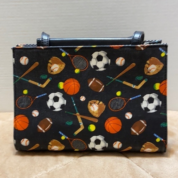 Sports themed handbag - Picture 3 of 10